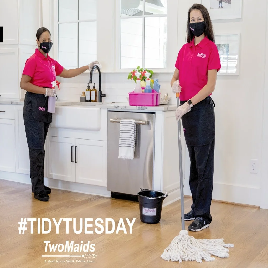 Two Maids, photo 3